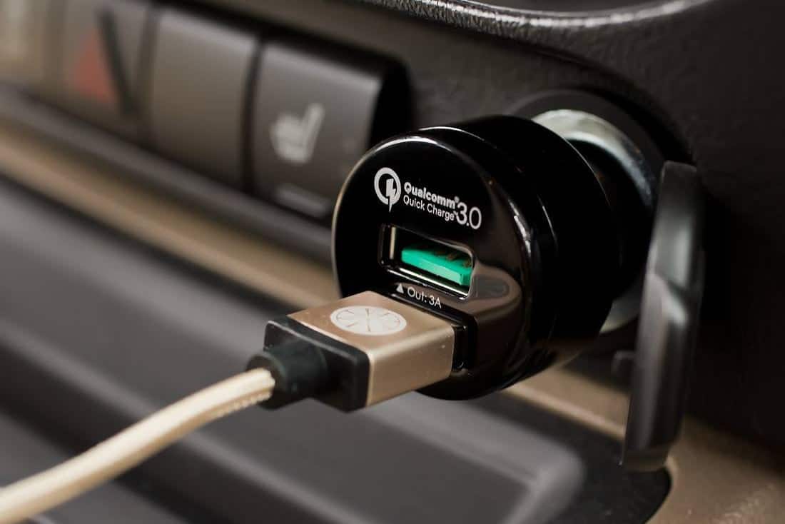 BEST USB Car Chargers Reviews (2019) FAST Battery Results